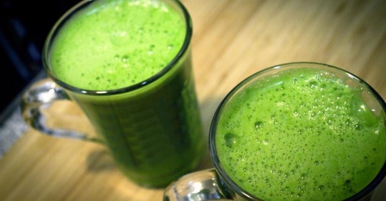 Detoxifying Keto Green Smoothie