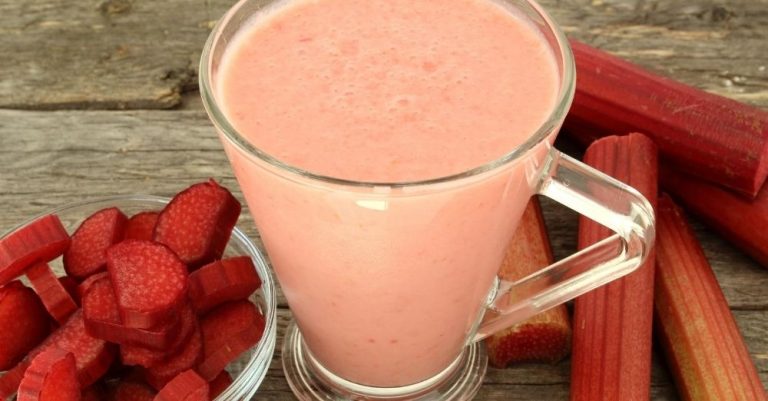 Strawberry Rhubarb Smoothie