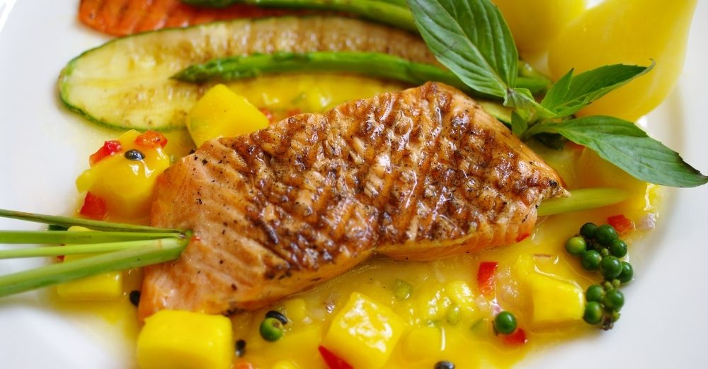 Grilled Salmon With Mango Sauce