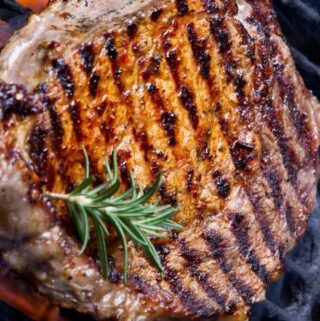 Pepper Grilled Ribeye with Asparagus