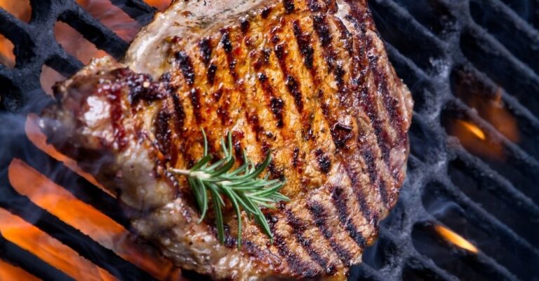 Pepper Grilled Ribeye with Asparagus