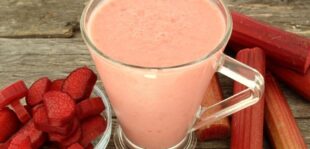 Strawberry Rhubarb Smoothie